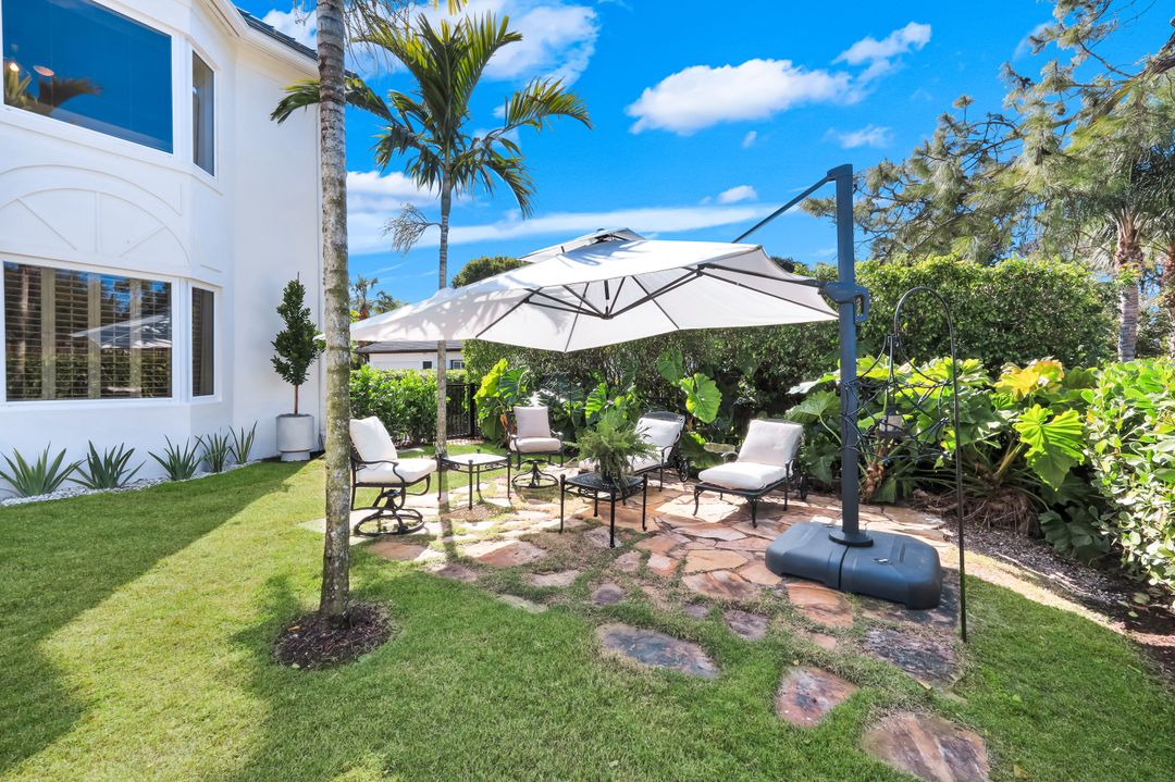 180 Edgemere Way S, Naples, FL 34105