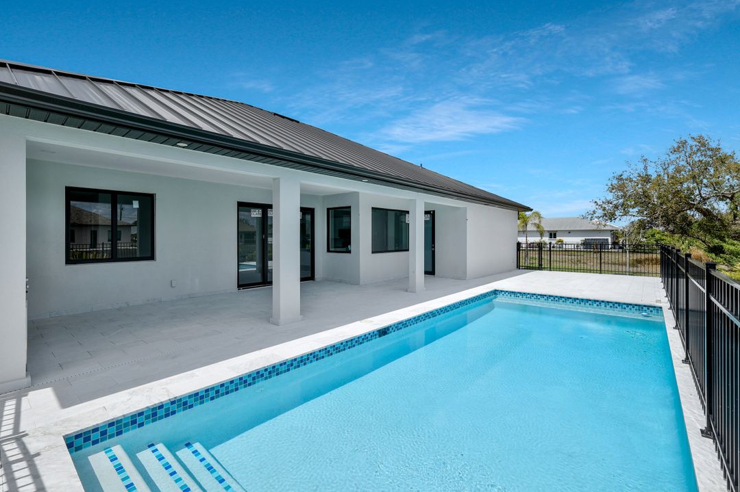 909 SW 11th Ct, Cape Coral, FL 33991