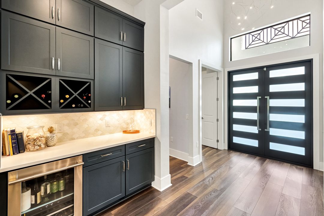 16249 Verilyn Cir, Naples, FL 34110