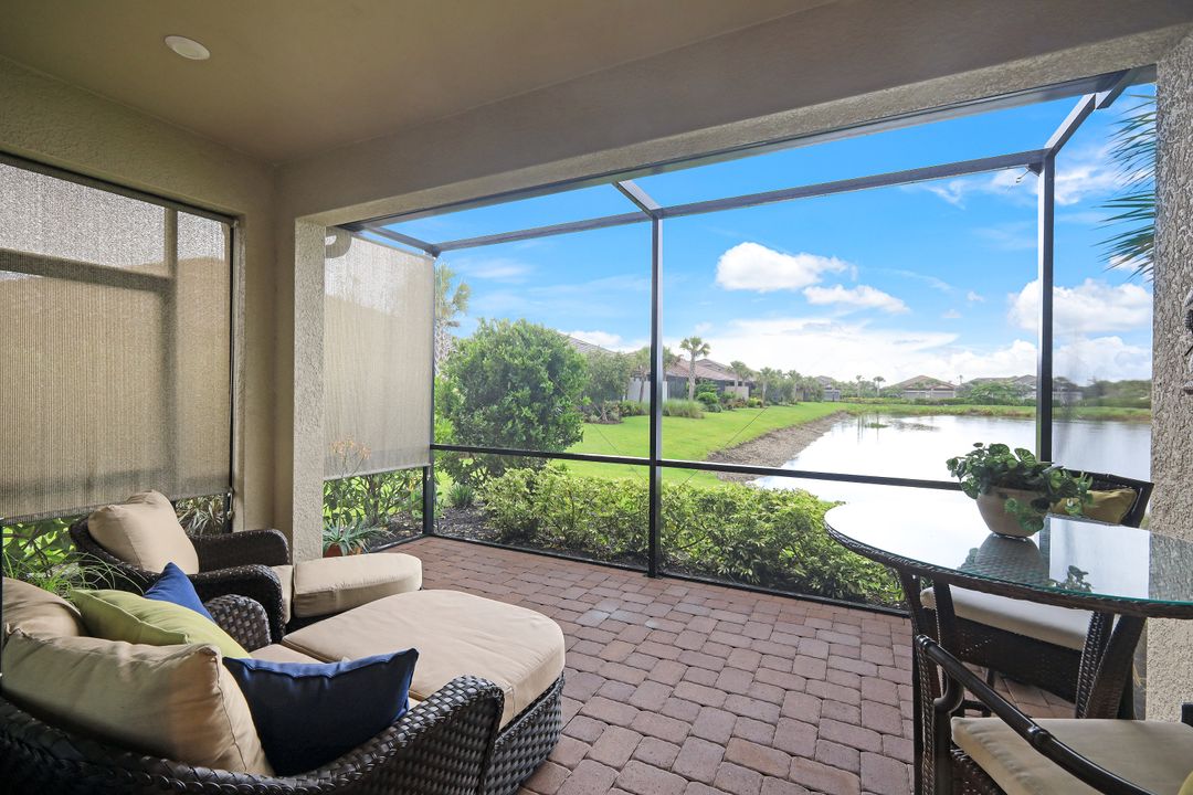 8033 Calle Canovas St, Naples, FL 34114