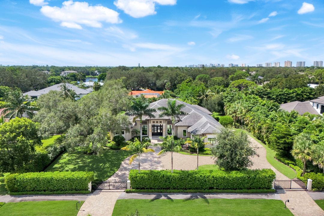 112 Hickory Rd, Naples, FL 34108