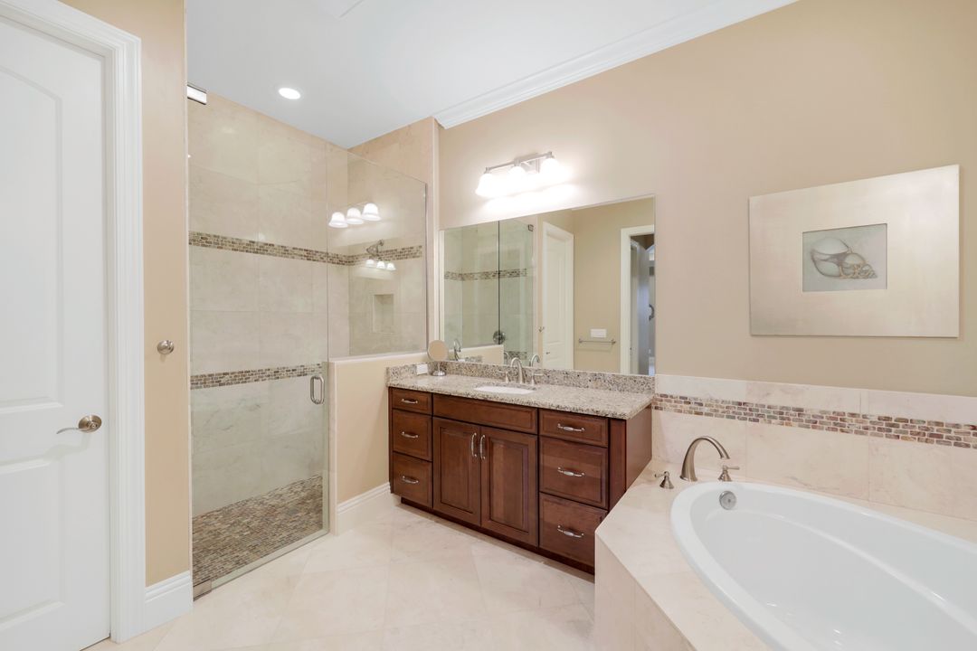7598 Moorgate Point Way, Naples, FL 34113