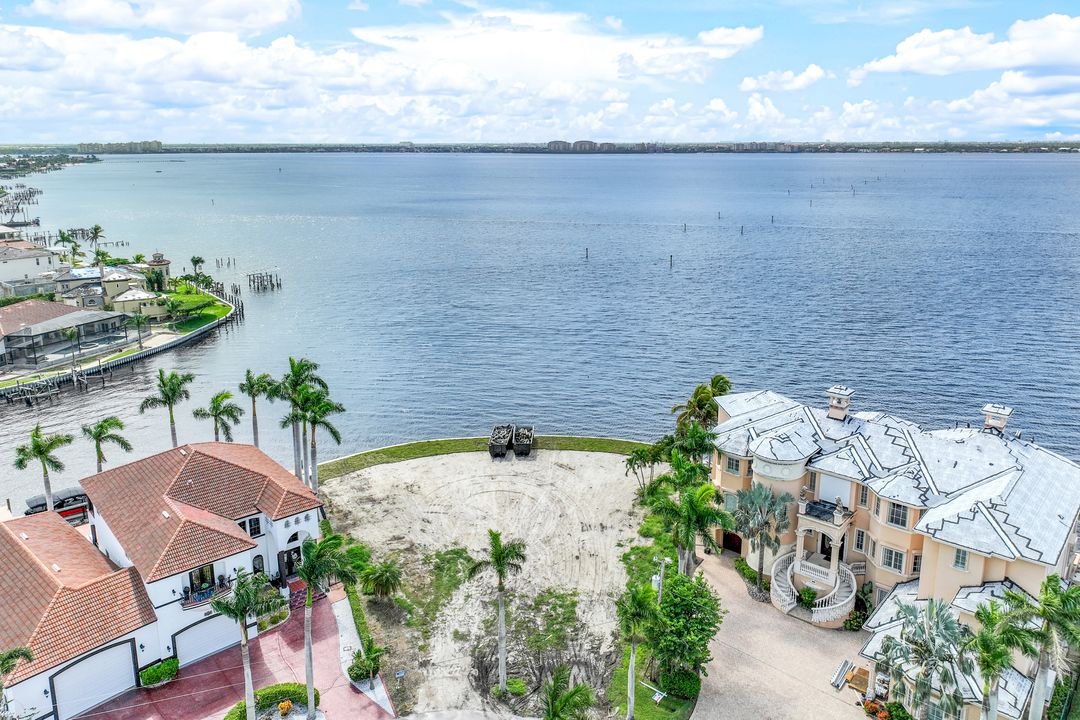 362 Bayshore Dr, Cape Coral, FL 33904
