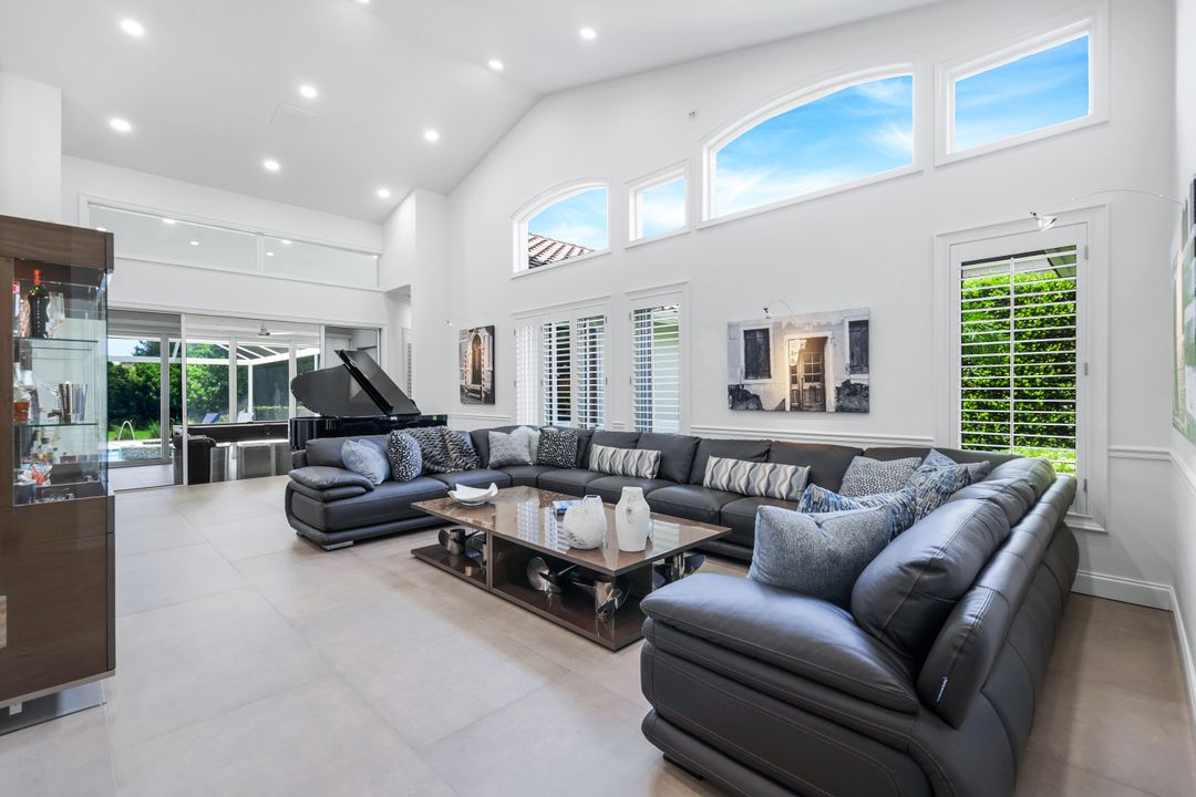 9245 The Ln, Naples, FL 34109