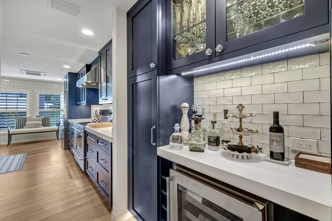 670 8th Ave S, Naples, FL 34102