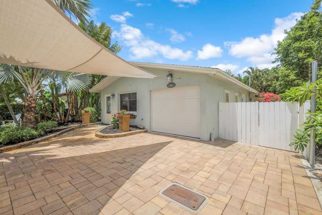 791 96th Ave N, Naples, FL 34108