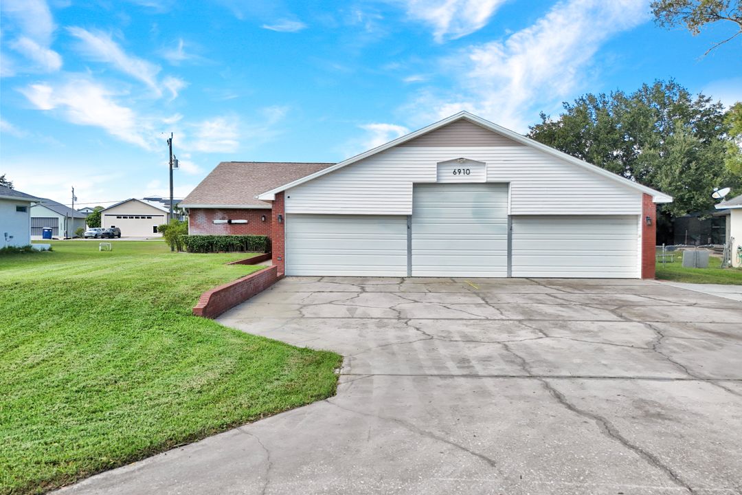 6910 Circle Dr, Fort Myers, FL 33905