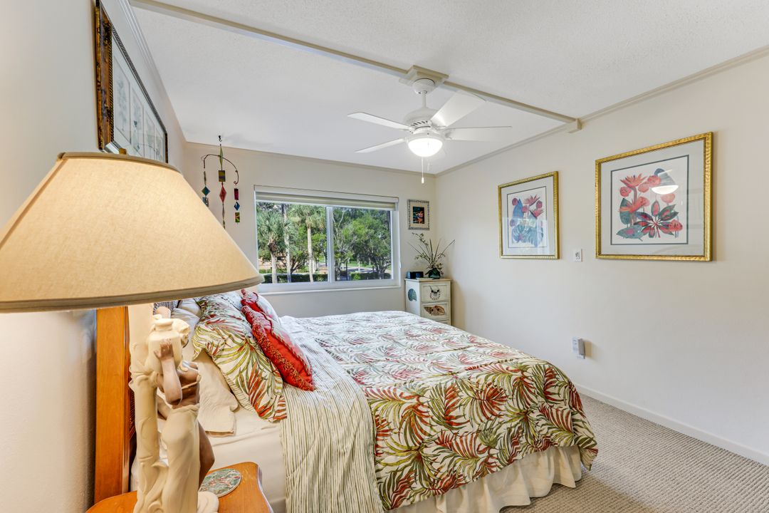72 7th St S #202, Naples, FL 34102