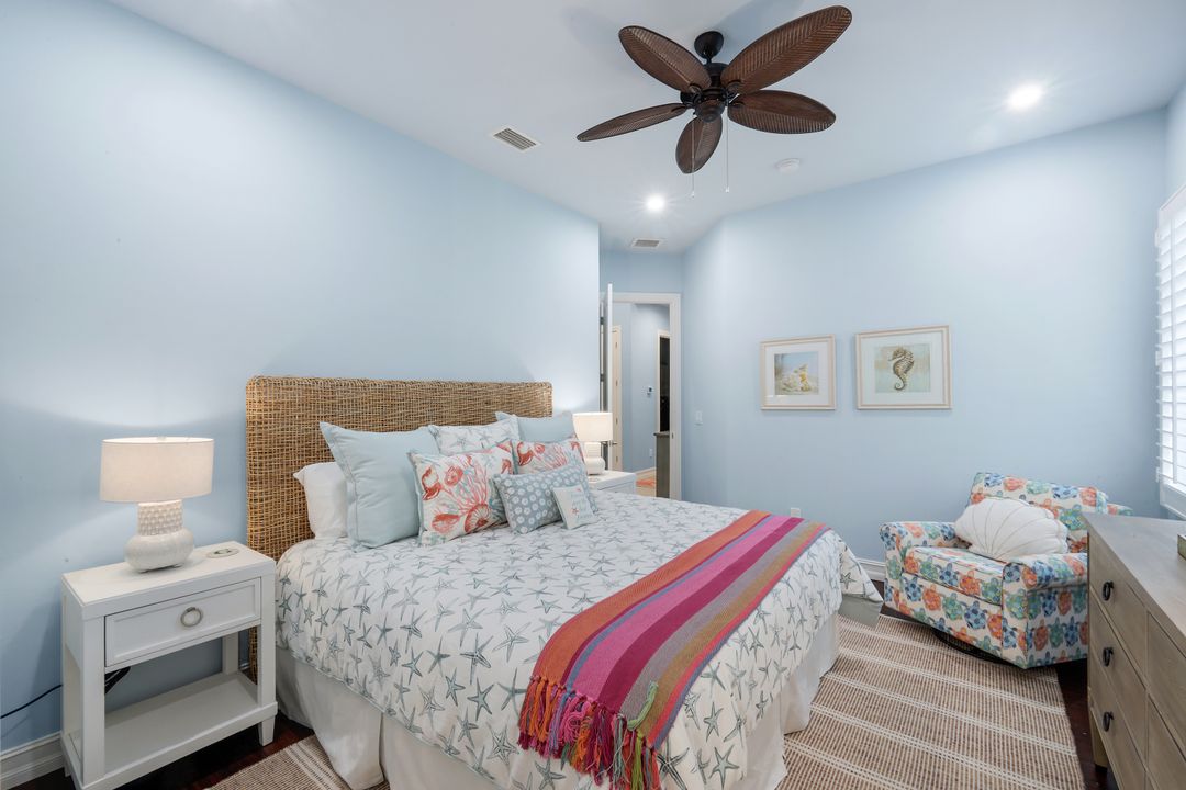 9002 Shenendoah Cir, Naples, FL 34113