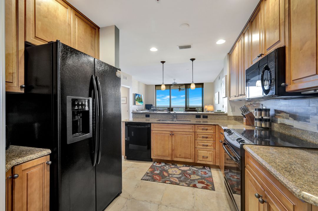 5781 Cape Harbour Dr #1005, Cape Coral, FL 33914