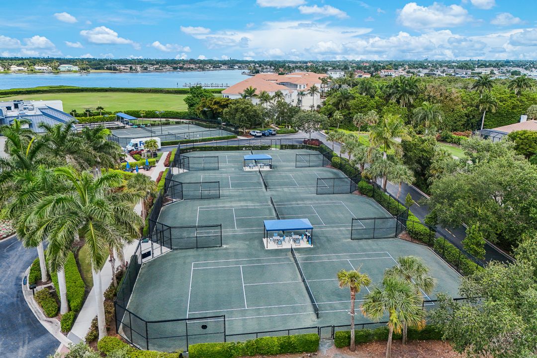 4700 Yacht Harbor Dr #611, Naples, FL 34112