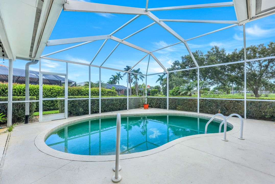 211 Pine Valley Cir, Naples, FL 34113