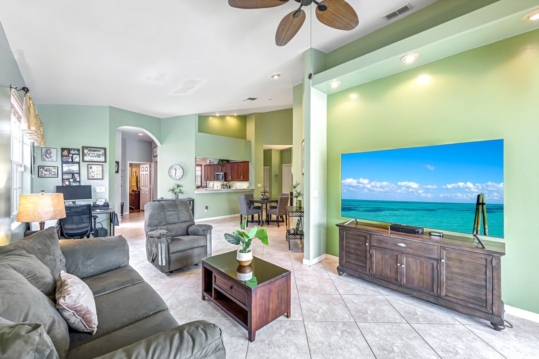 2041 Crestview Way, Naples, FL 34119