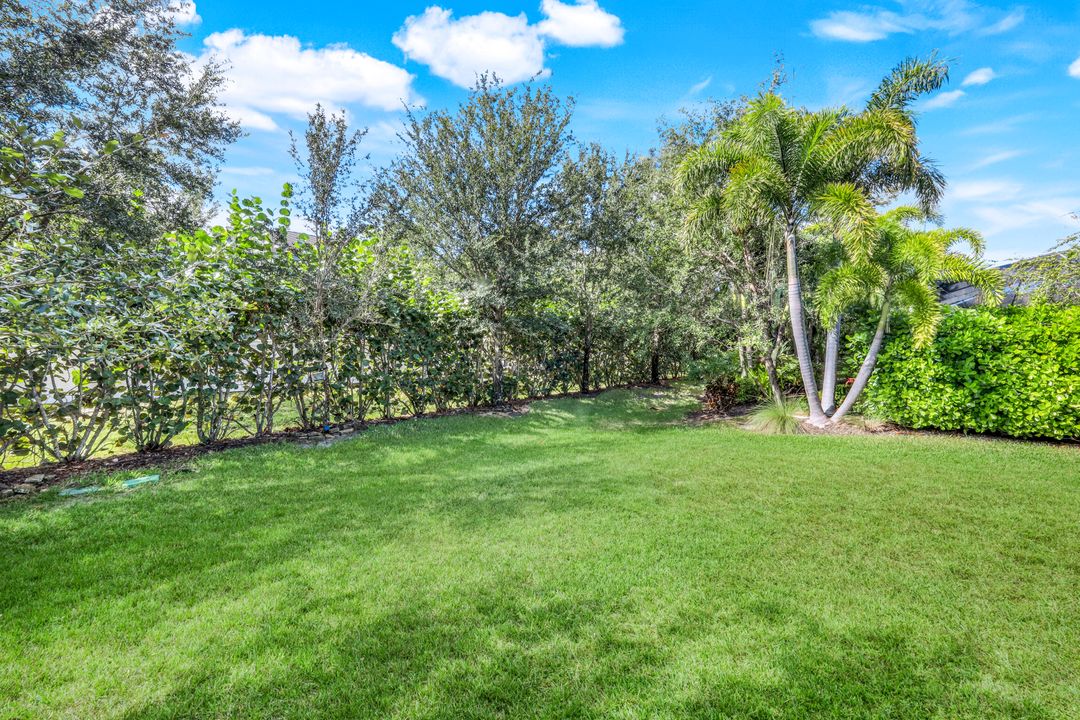 4244 Raffia Palm Cir, Naples, FL 34119