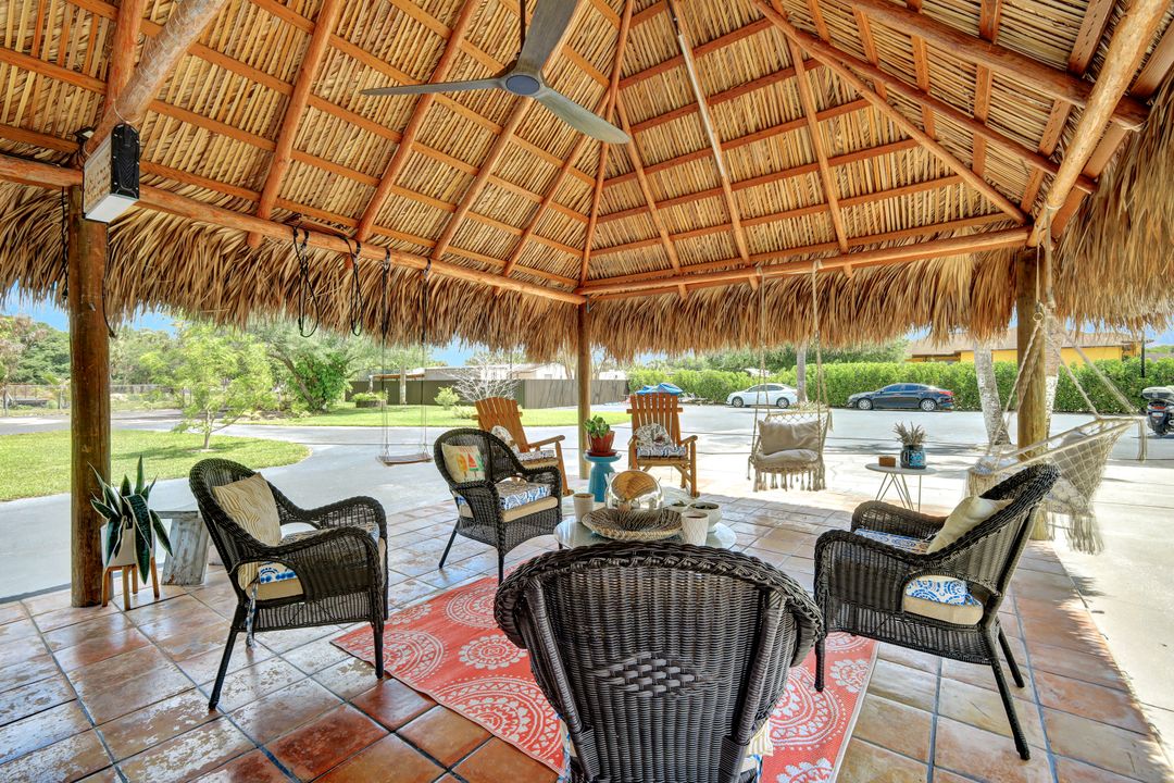 121 20th Ave NE, Naples, FL 34120