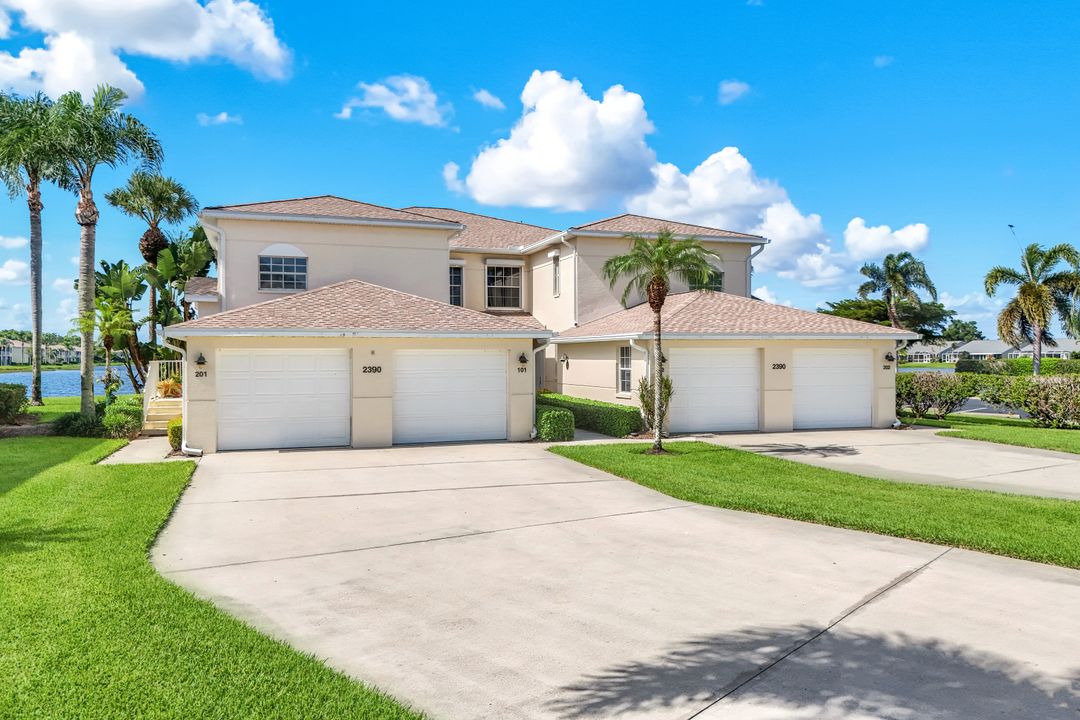 2390 Piccadilly Circus #202, Naples, FL 34112
