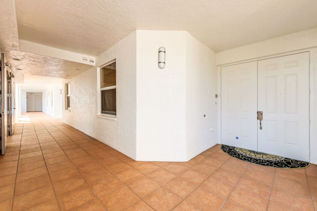 410 Flagship Dr #504, Naples, FL 34108
