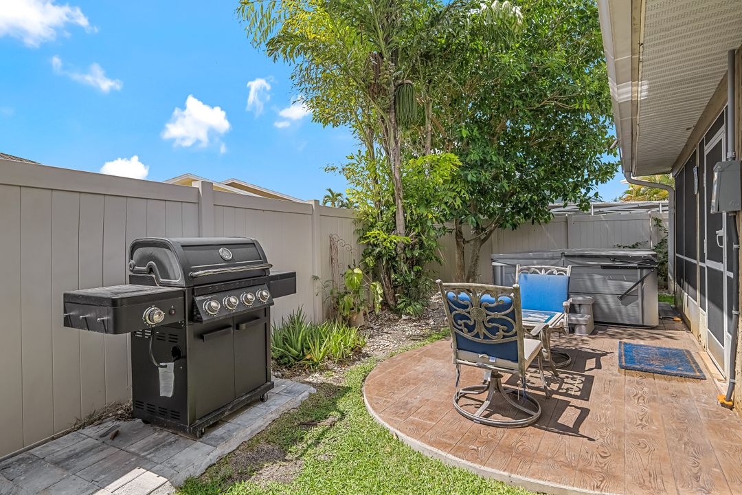 814 107th Ave N, Naples, FL 34108