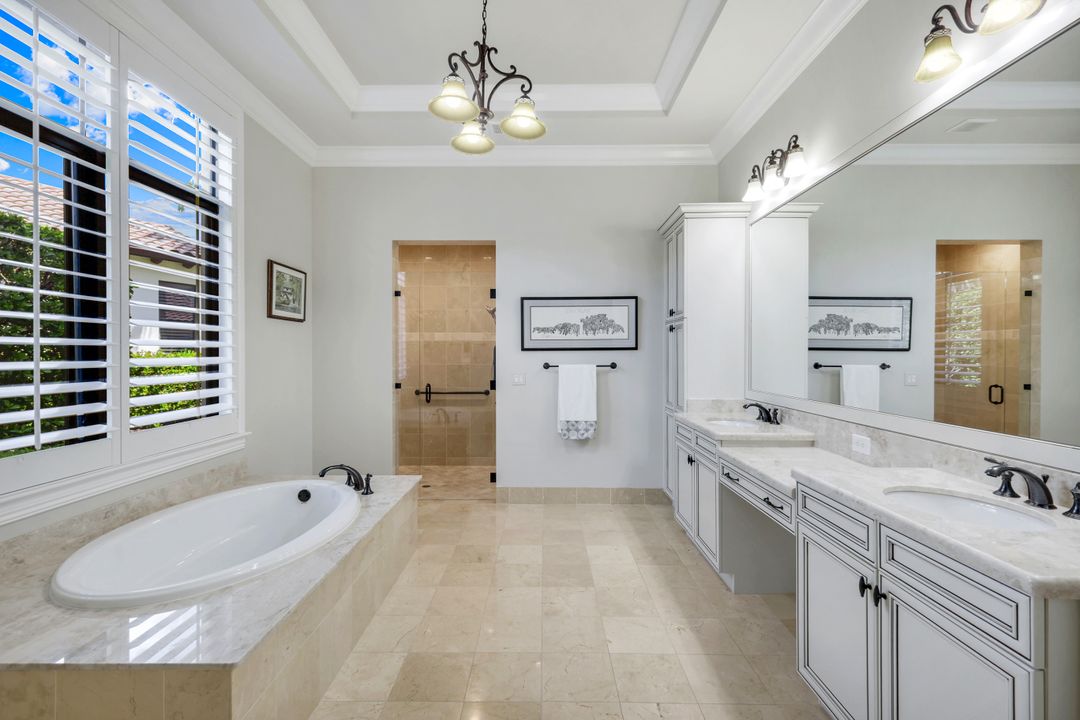 2351 Traditions Ct, Naples, FL 34105