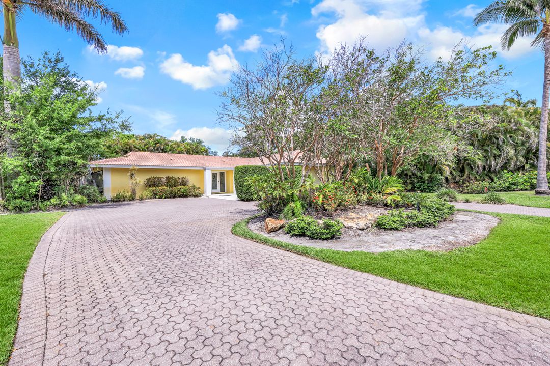 723 Willowhead Dr, Naples, FL 34103