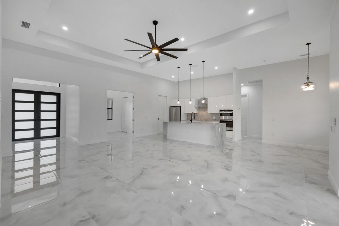 215 SW 37th Ln, Cape Coral, FL 33914