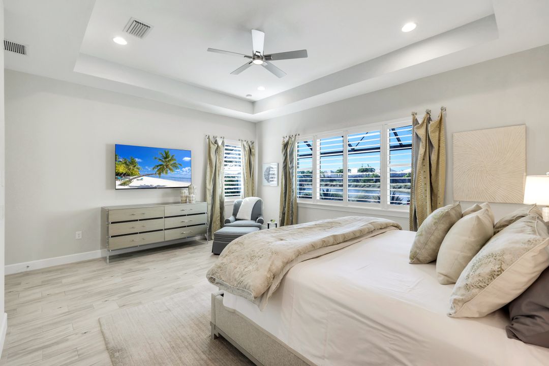 5715 Clarendon Dr, Naples, FL 34113