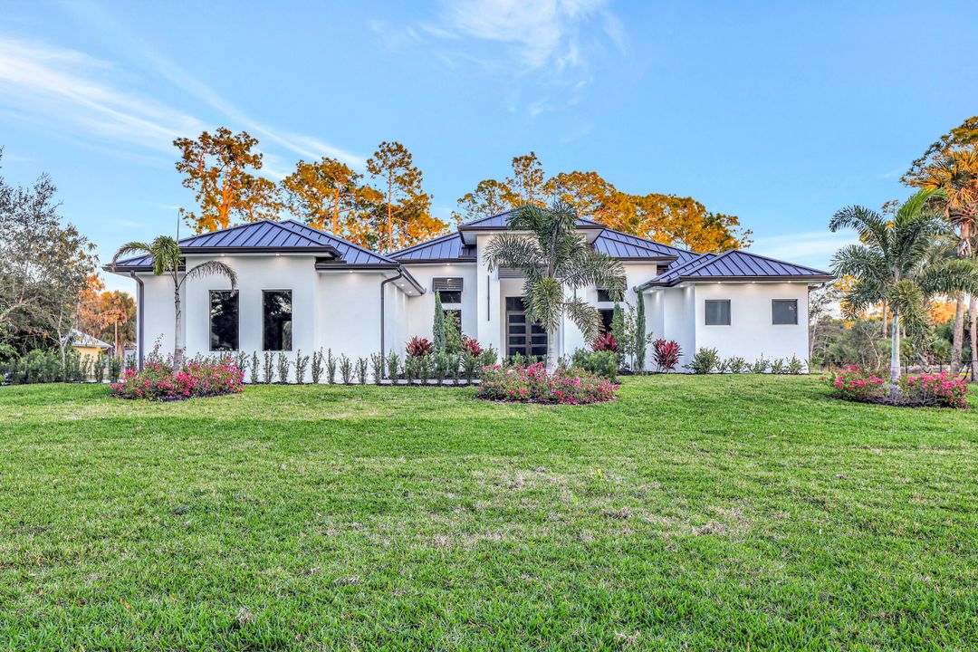 264 13th St NW, Naples, FL 34120