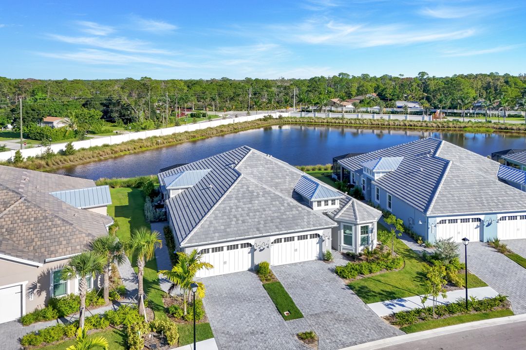 8825 Yucatan Ct, Naples, FL 34112