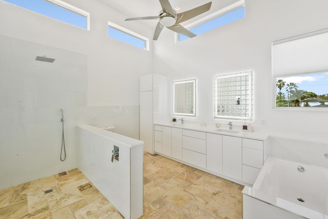 2302 SE 28th St, Cape Coral, FL 33904