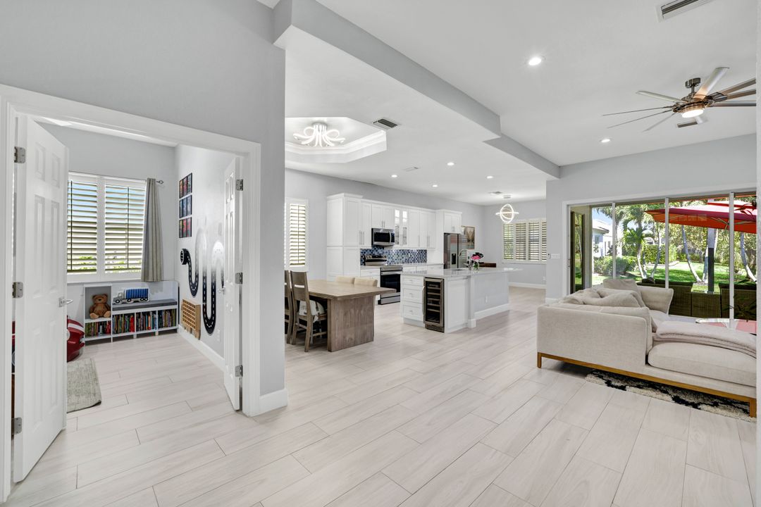 16143 Parque Ln, Naples, FL 34110