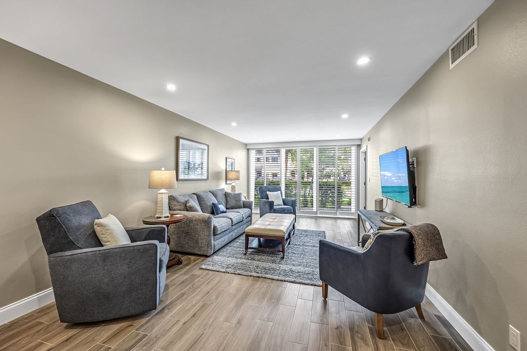 232 Banyan Blvd, Naples, FL 34102