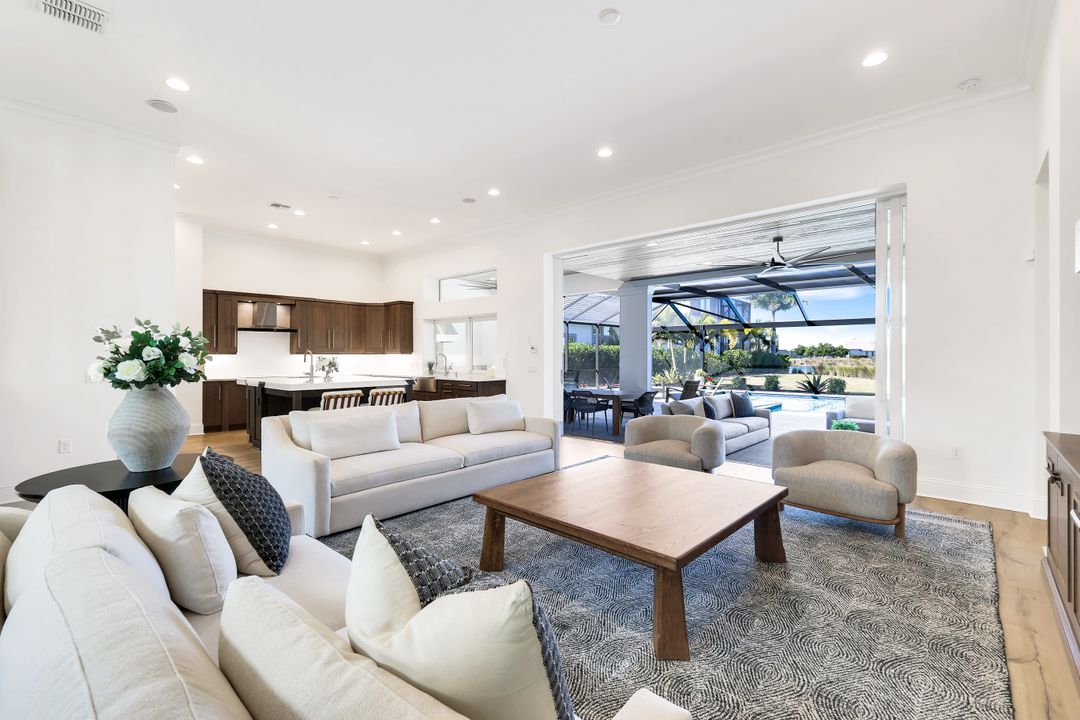 6273 Negril Isle Dr, Naples, FL 34113