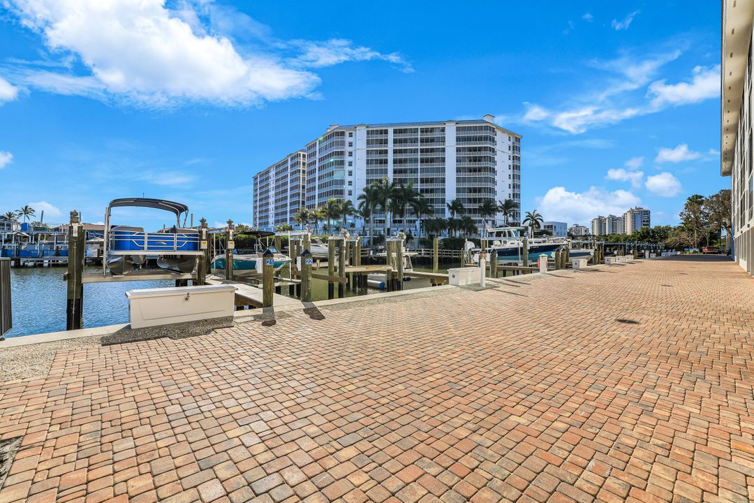 271 Southbay Dr #240, Naples, FL 34108