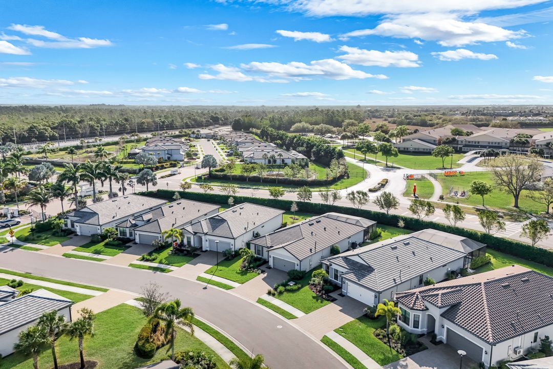 1944 Yellowfin Cir, Naples, FL 34114