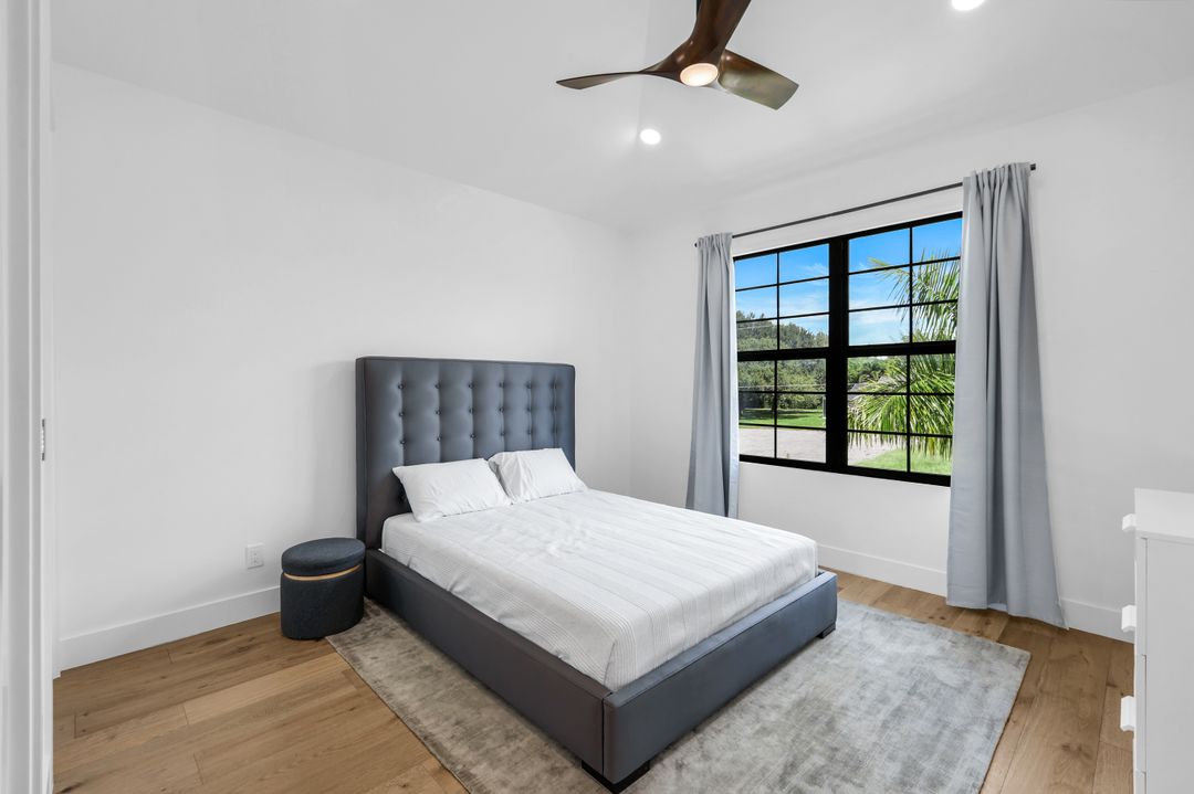 6677 Hunters Rd, Naples, FL 34109