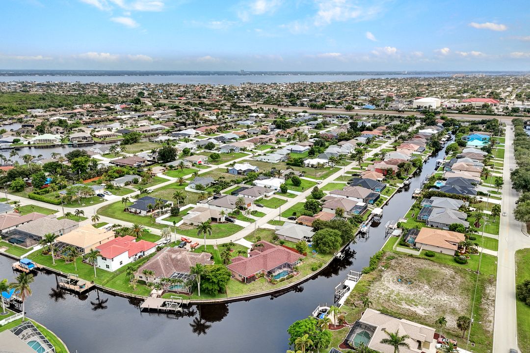 2118 SE 18th Ave, Cape Coral, FL 33990