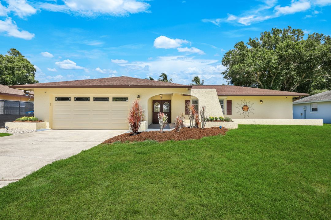 2530 10th St N, Naples, FL 34103