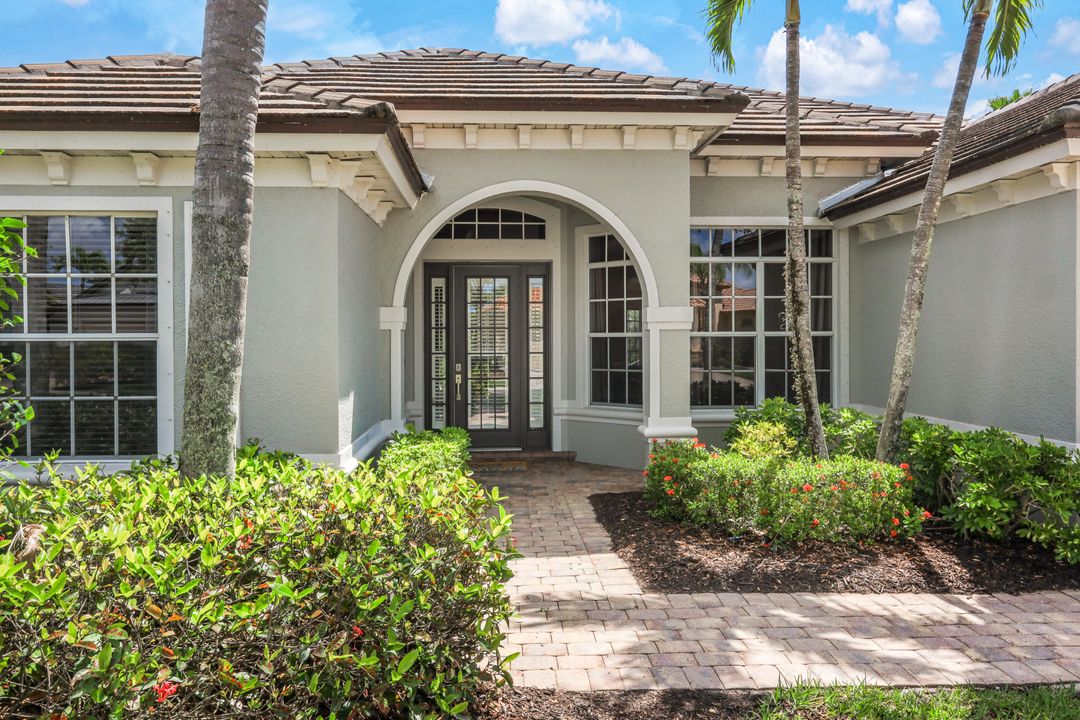 8810 Spinner Cove Ln, Naples, FL 34120