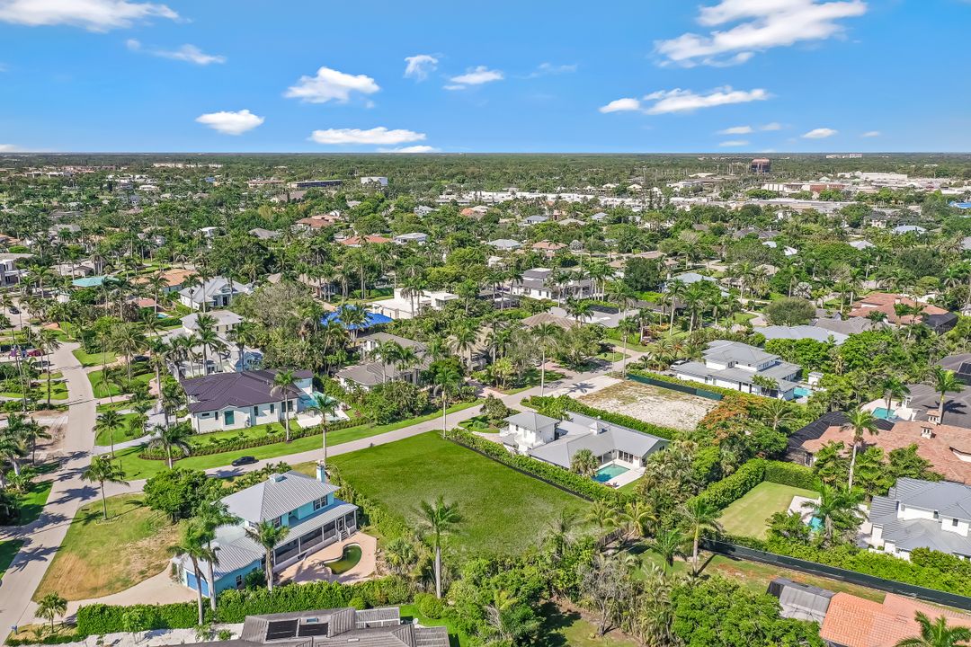 350 Rudder Rd, Naples, FL 34102