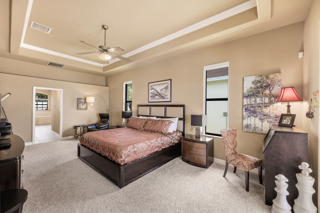 1028 Dolphin Dr, Cape Coral, FL 33904