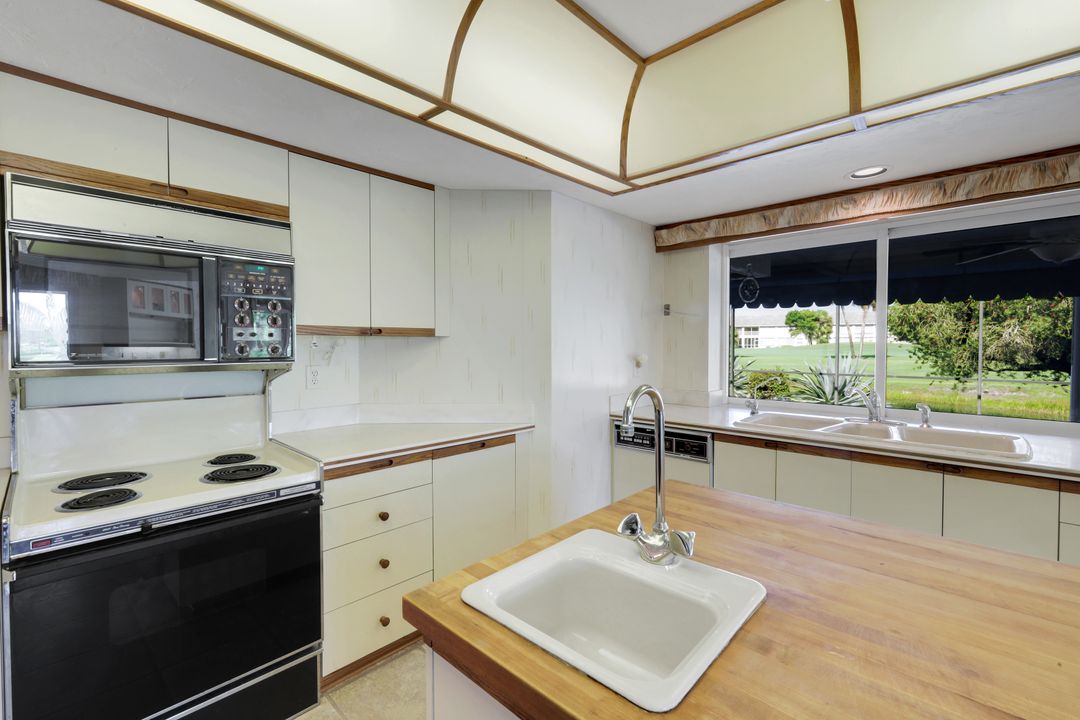 2227 Regal Way, Naples, FL 34110
