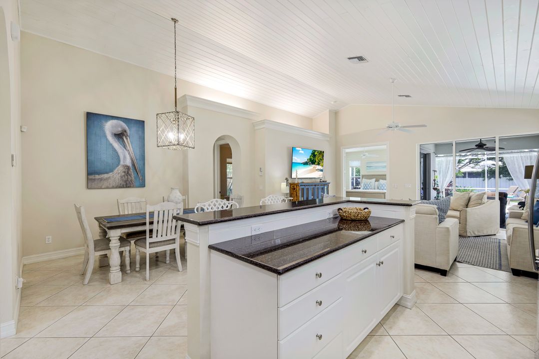 687 106th Ave N, Naples, FL 34108