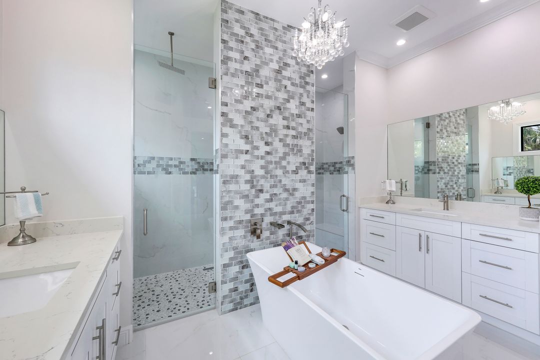 367 14th Ave NE, Naples, FL 34120