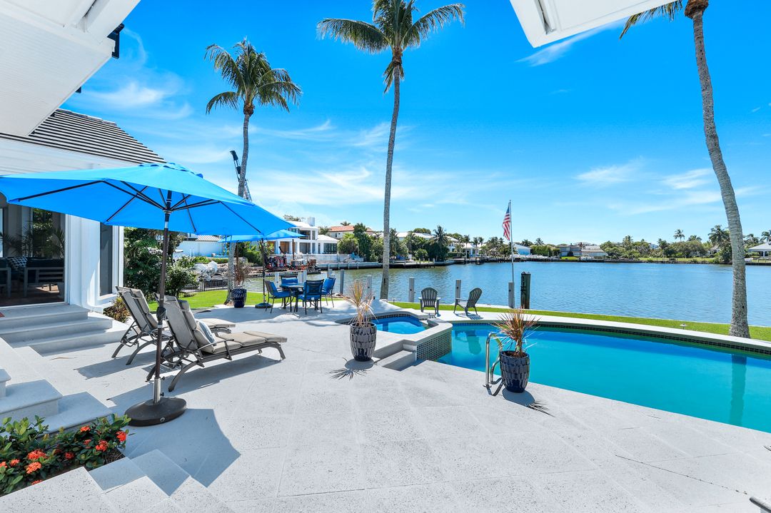 400 Springline Dr, Naples, FL 34102