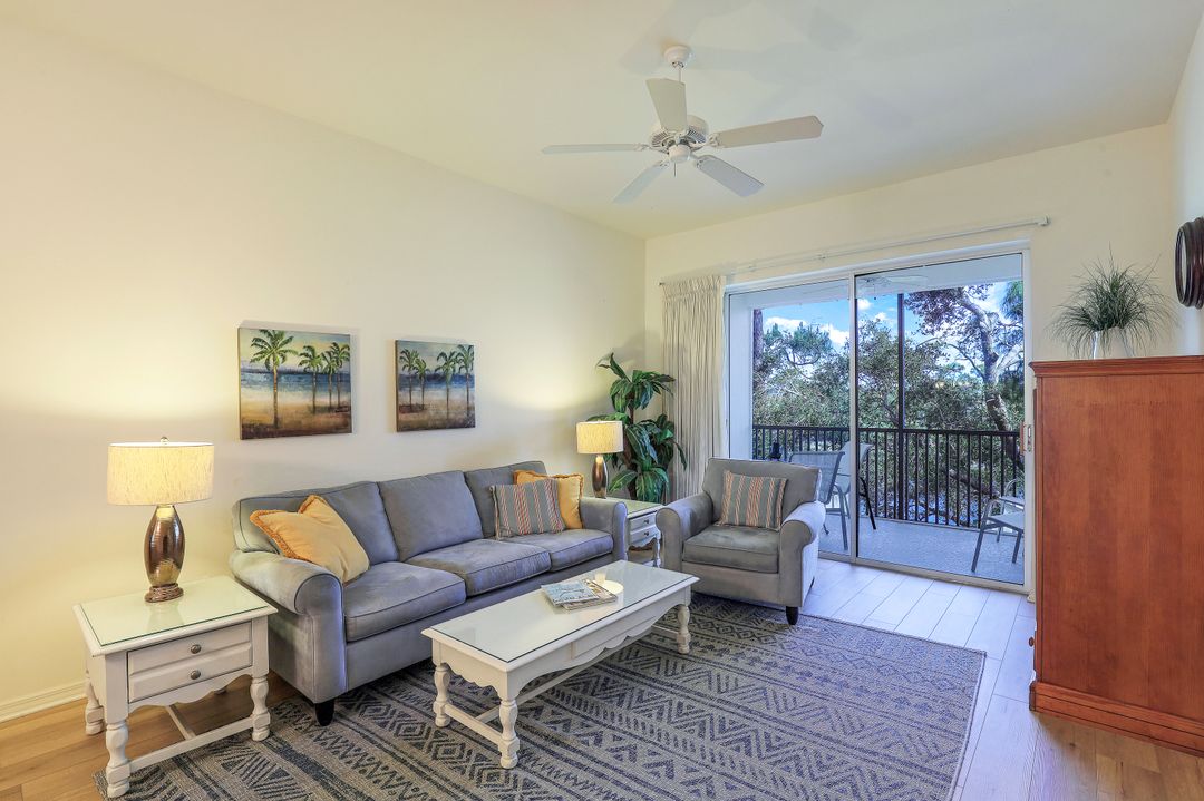 8223 Parkstone Pl #304, Naples, FL 34120