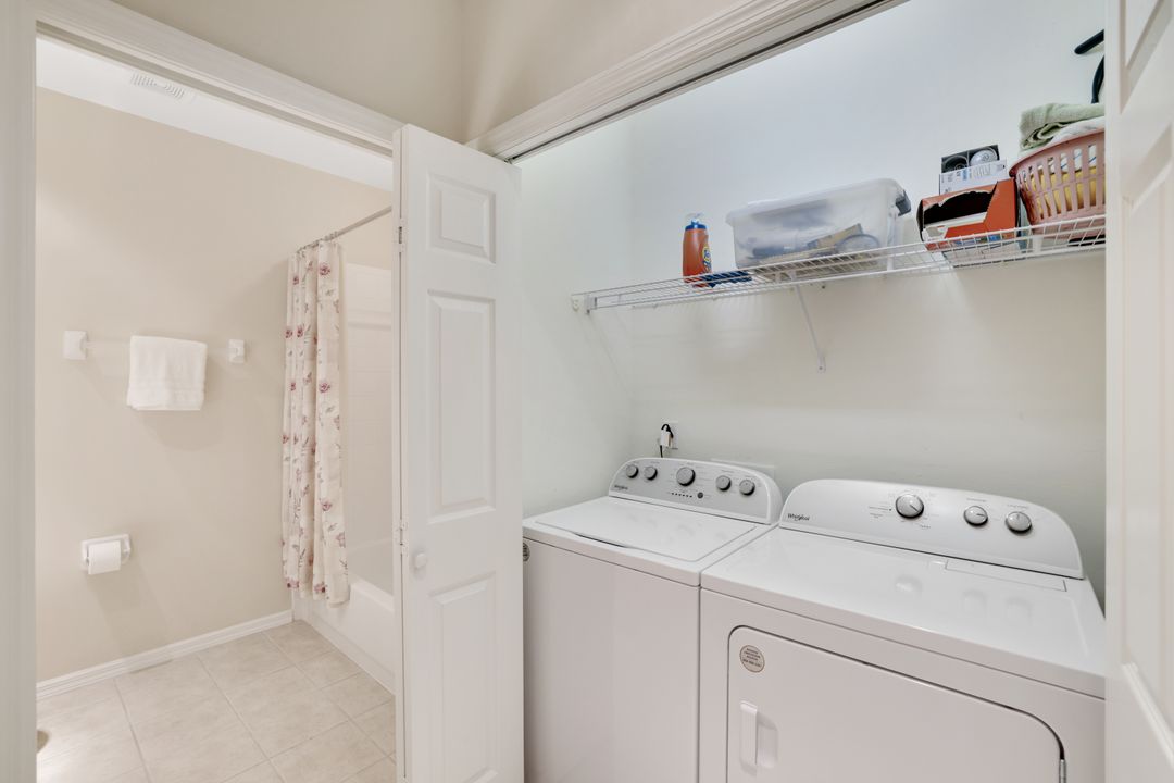8247 Parkstone Pl #305, Naples, FL 34120