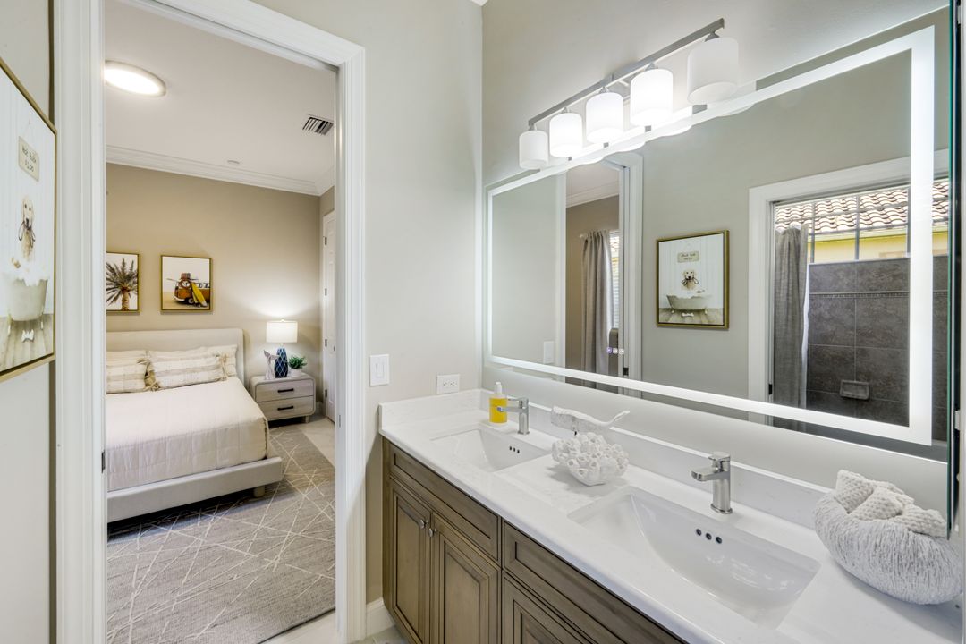 8810 Spinner Cove Ln, Naples, FL 34120
