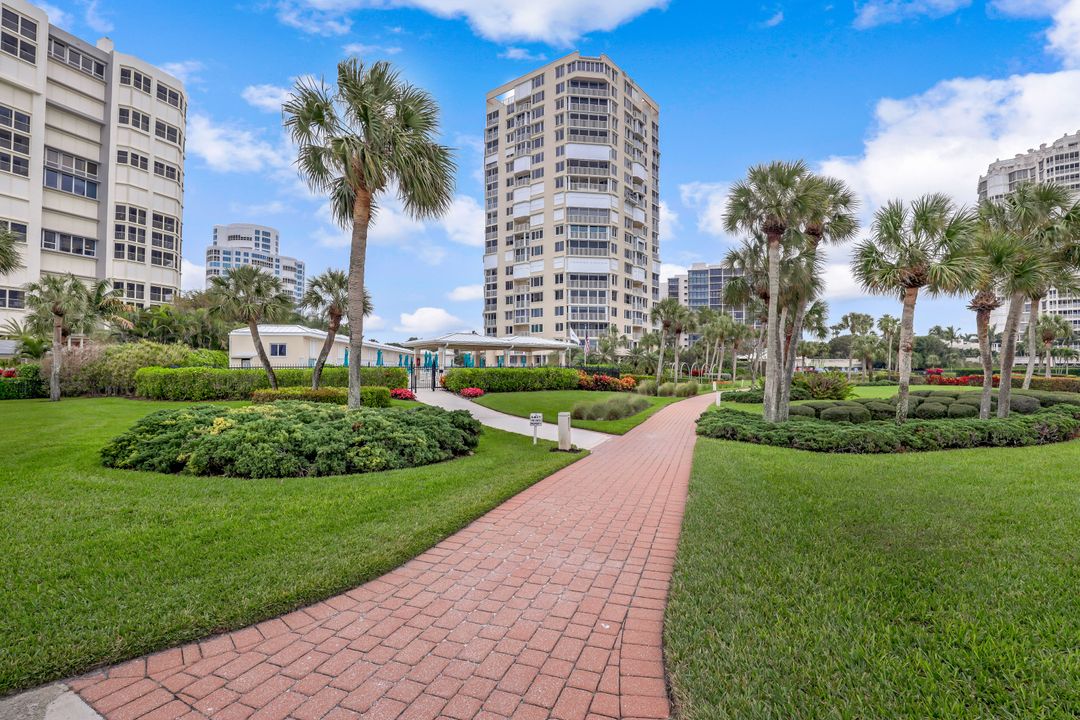 4041 Gulf Shore Blvd N #1705, Naples, FL 34103