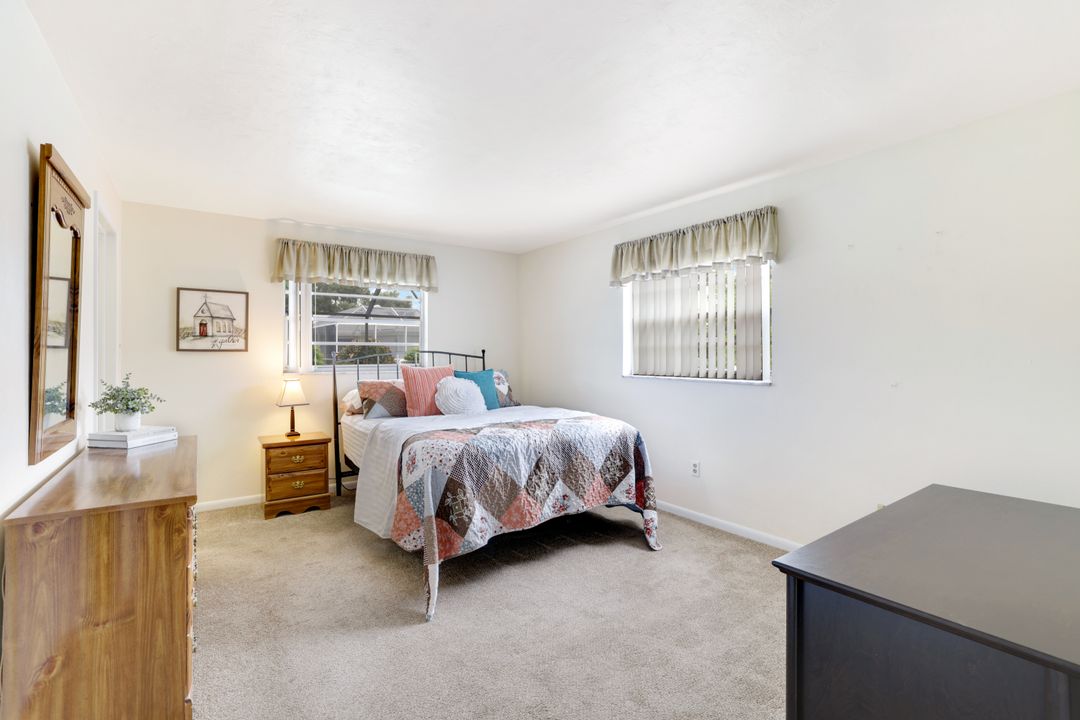 133 Briarcliff Ln, Naples, FL 34113
