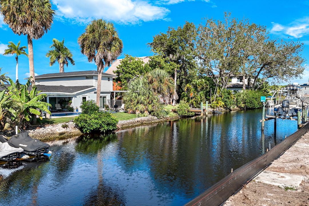 27281 Buccaneer Dr, Bonita Springs, FL 34135